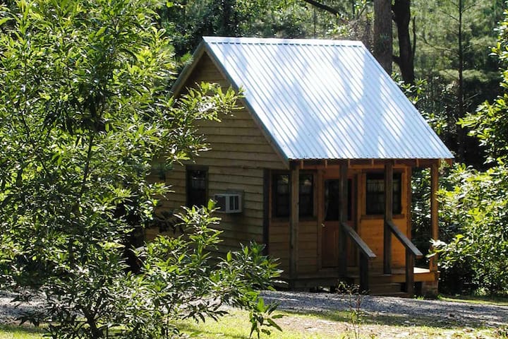 Magnolia Cabin, W of Alexandria, near Kincaid Lake