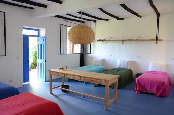 Izba na internáte, 6 lôžok 