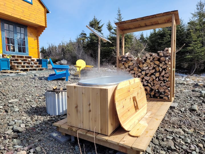 *Escape & Relax* Hot Tub & Sauna Pine Bunkie Tiny houses for Rent in Branch, Newfoundland