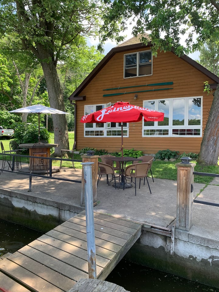 Cozy River Home on Lake Koshkonong Houses for Rent in Edgerton