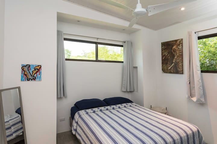 Chumba cha kulala 2, kitanda cha upana wa futi tano 