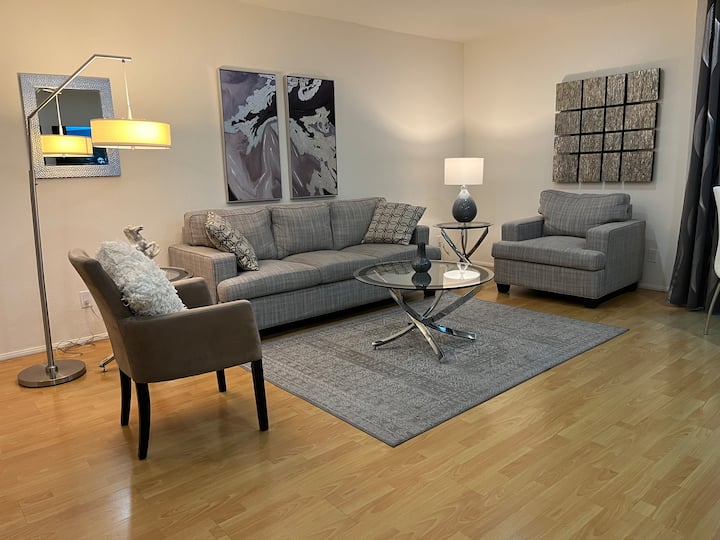 5. Outstanding Apt 2-bd, 2bath, Tree-top Views - 