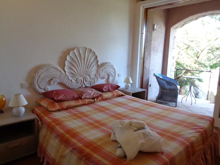 стая с изглед към вътрешния двор