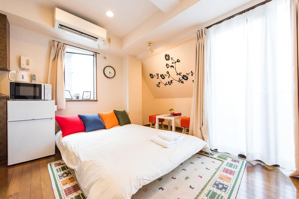 Bright room with lots of sunlight.
太陽の光が差す、明るいお部屋です。