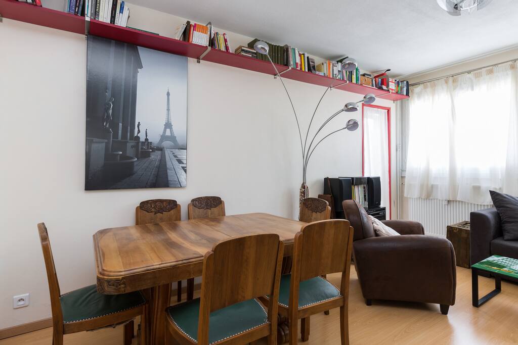 Salon avec accès balcon