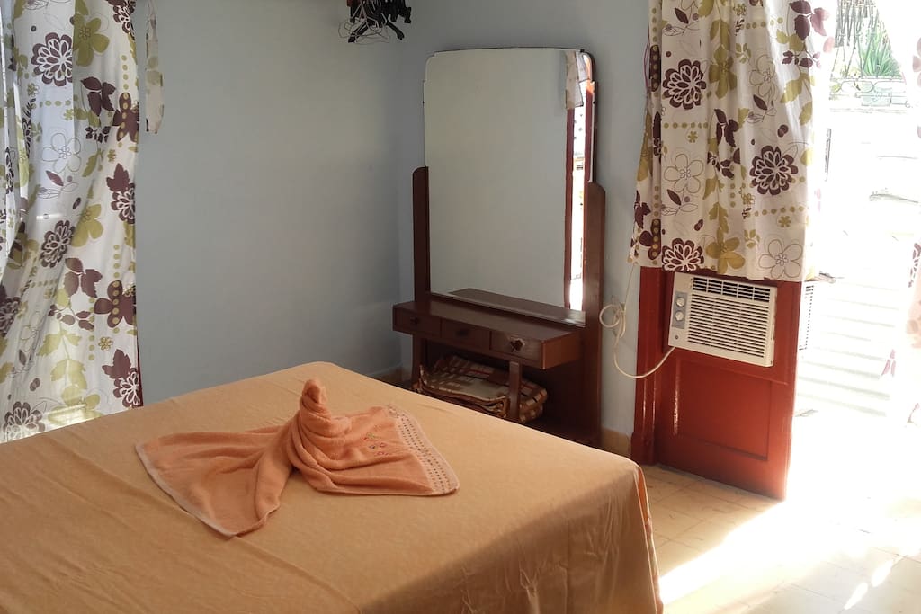 The bedroom, plus a double be, has a balcony, which is perfect to see the people walking and the life in the center of Old Havana. It has a double bed, conditional air, some closets, and a TV.