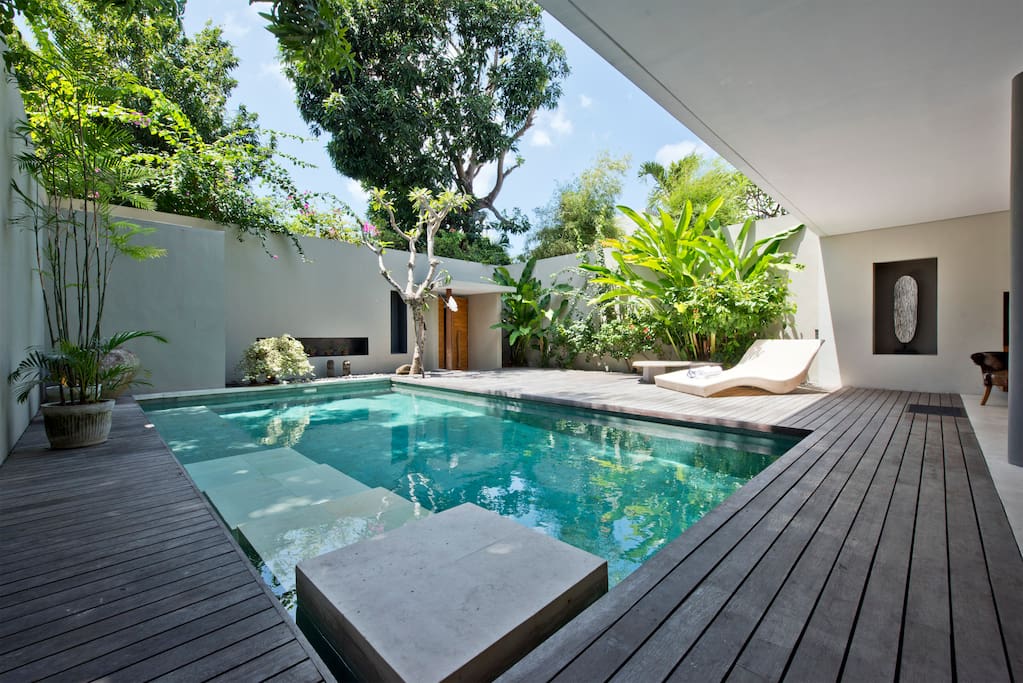 swimming pool toward the entrance