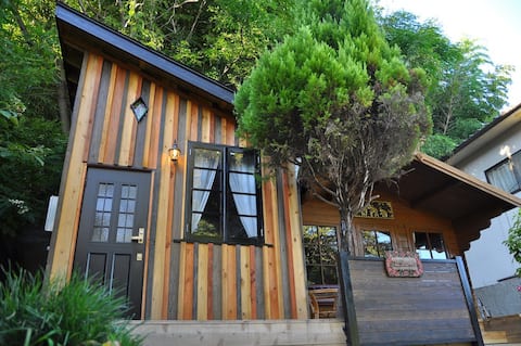 Крихітний будинок у стилі лофт і тай у місті Окаяма