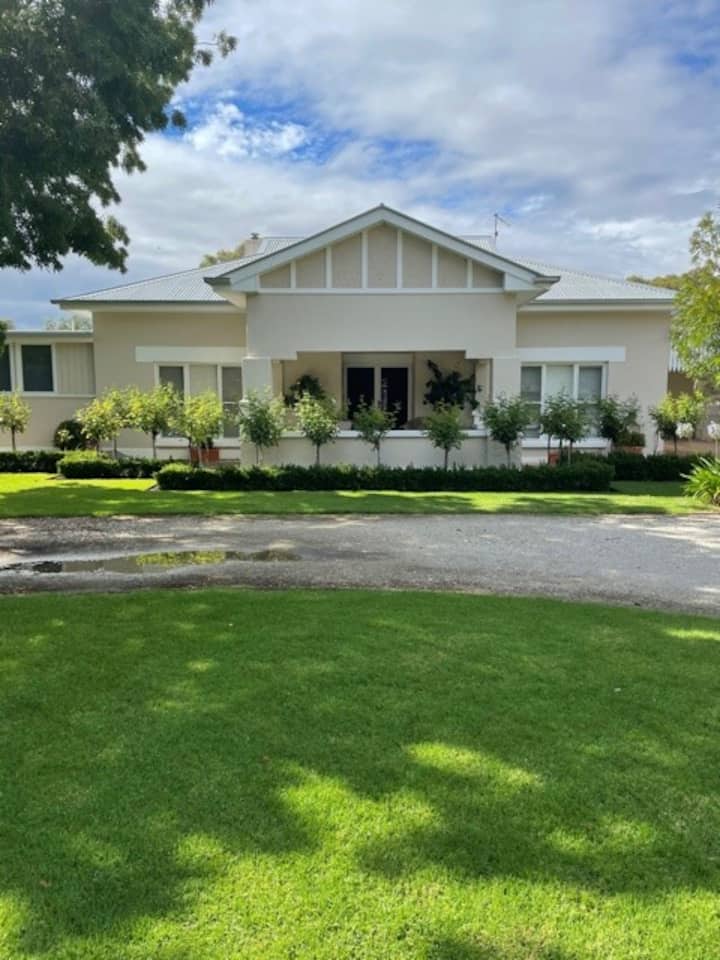 Tallangatta Valley Holiday Rentals & Homes Victoria, Australia Airbnb