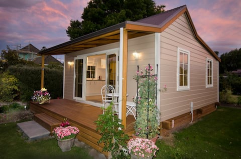 New cottage near airport