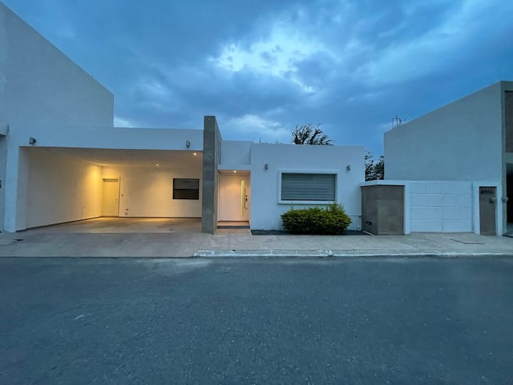 4155 Modern, spacious, bright, safe, cozy