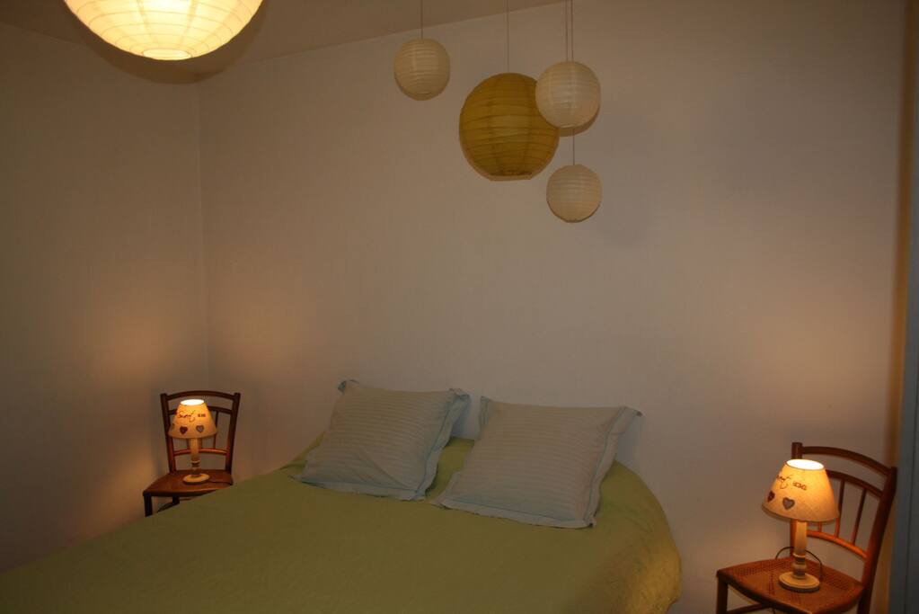 chambre 1 lit 160 cm
