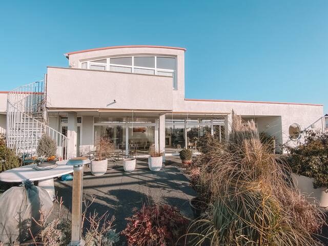 Geraumiges Modernes Bad Mit Doppelwaschbecken Und Ein Grosser