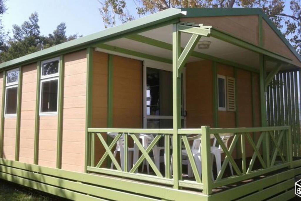 Chalet bien situé dans le camping et à 300 m de la plage