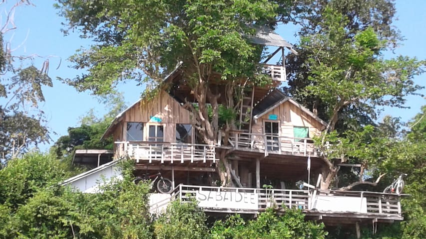 Sabaidee Tree House & Homestay