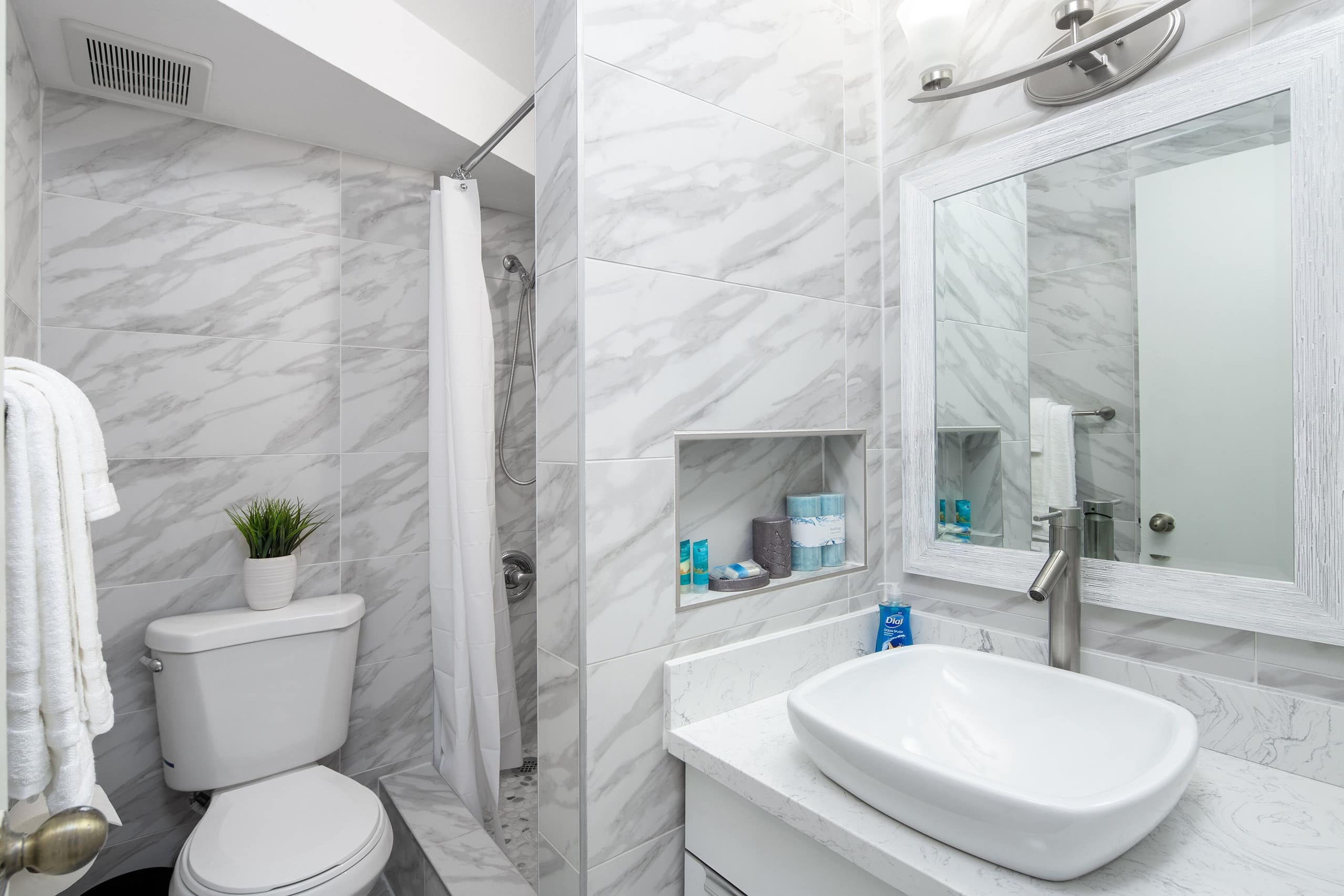 Condo in Honolulu · ★4.63 · Studio · 1 bed · 1 shared bath - Image 7