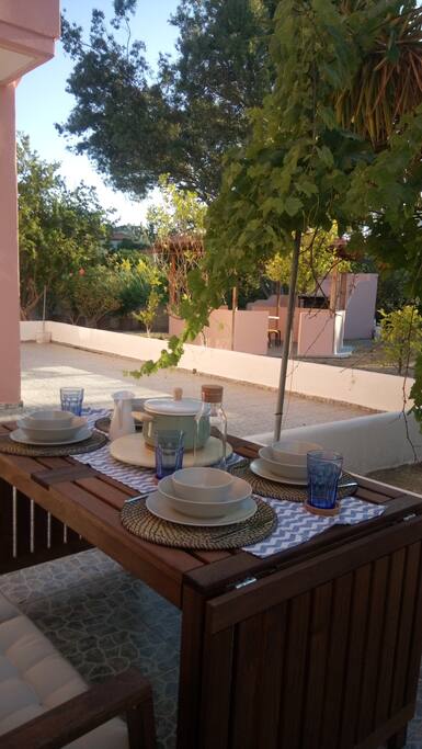 Relax and take your meal at the yard!