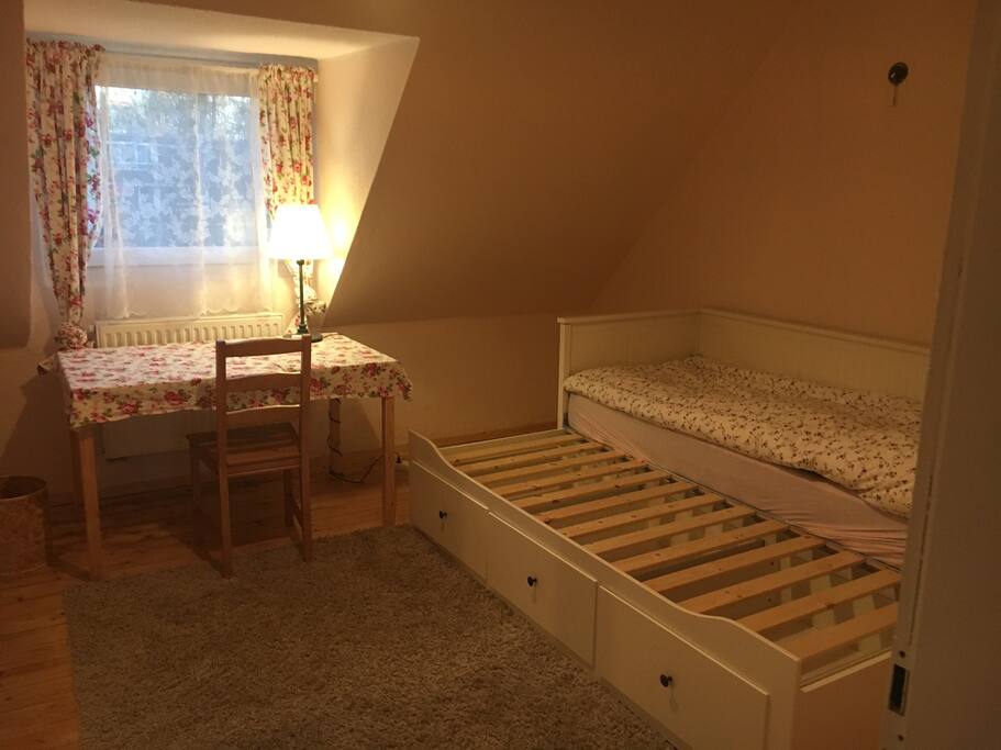 Gästezimmer mit ausziehbarem Doppelbett