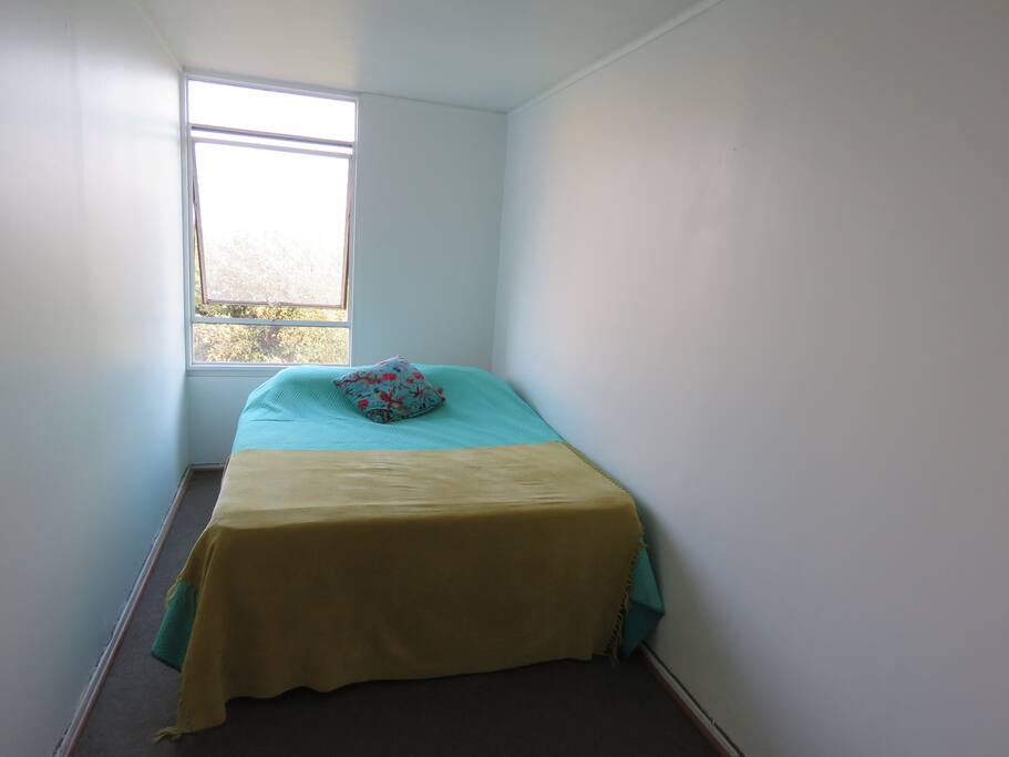 Luminosa habitación disponible