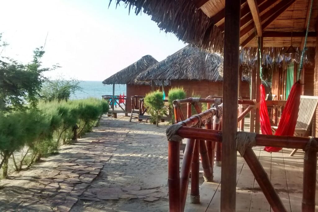 Bungalows con vista al mar.