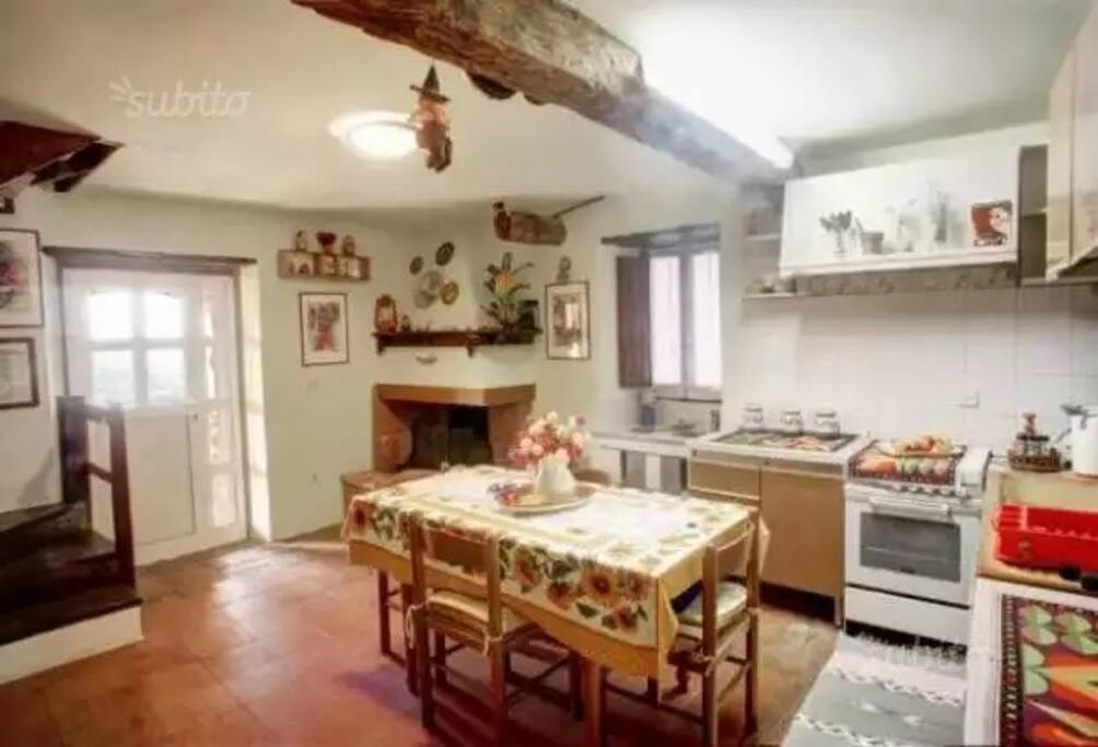 Cucina con camino