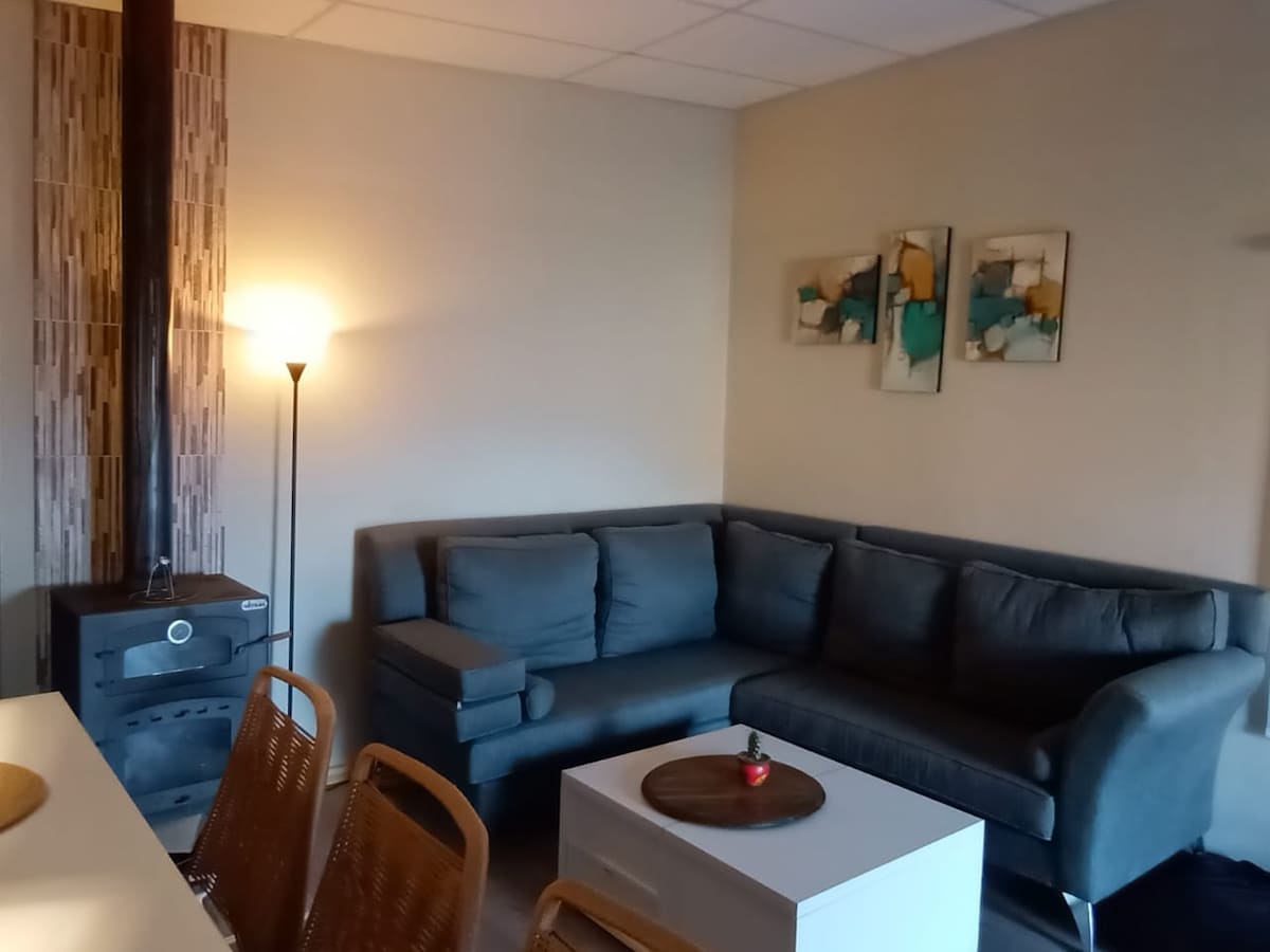 Popular Airbnb listing: Design House. Optimal view of the Lake, HotTub ext in Mendoza