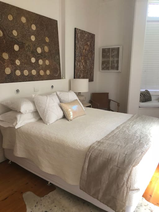 Main Bedroom, Qu Bed