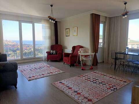 High floor apartment with decent condominium sea views