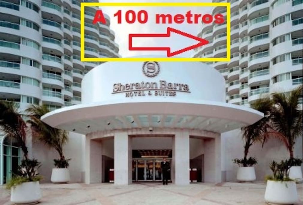 A 100 metros do Sheraton Barra Hotel.