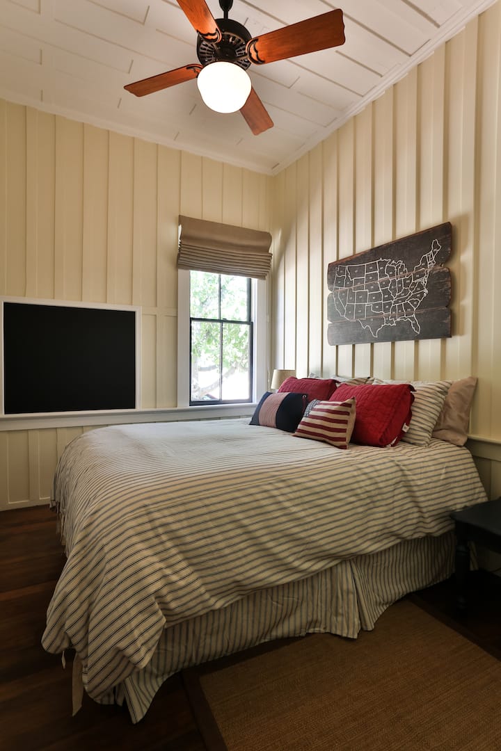 Guest bedroom with Queen pillowtop