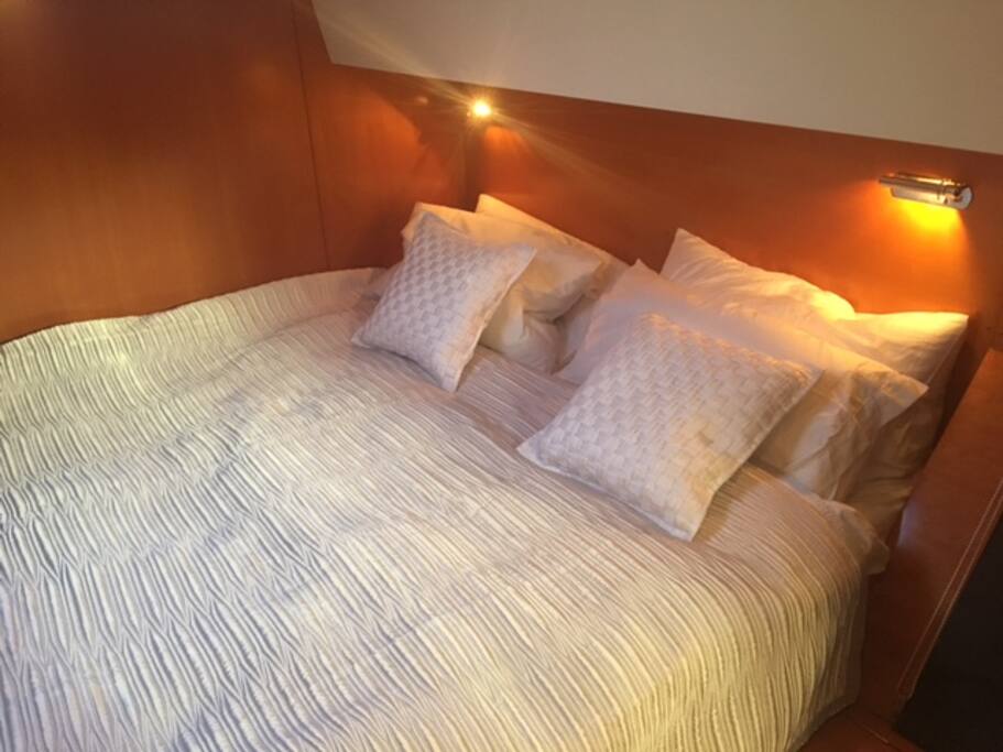 One of the Queen sized master bedrooms