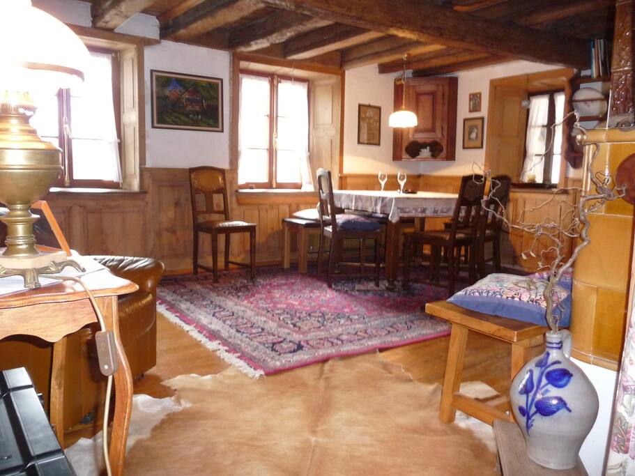 Wohn- Esszimmer mit antiken Elsass Möbeln