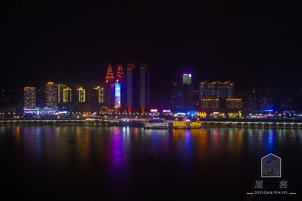 房间内实拍夜景