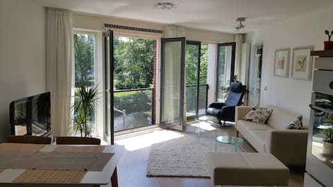 Successful Airbnb property: Modern canal view apartment in Frederik Hendrikbuurt Zuidoost