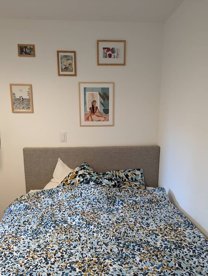 Საწოლი საძინებელში 160