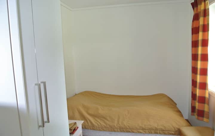  ห้องนอนขนาดเล็ก เตียง 120 × 200 ซม.