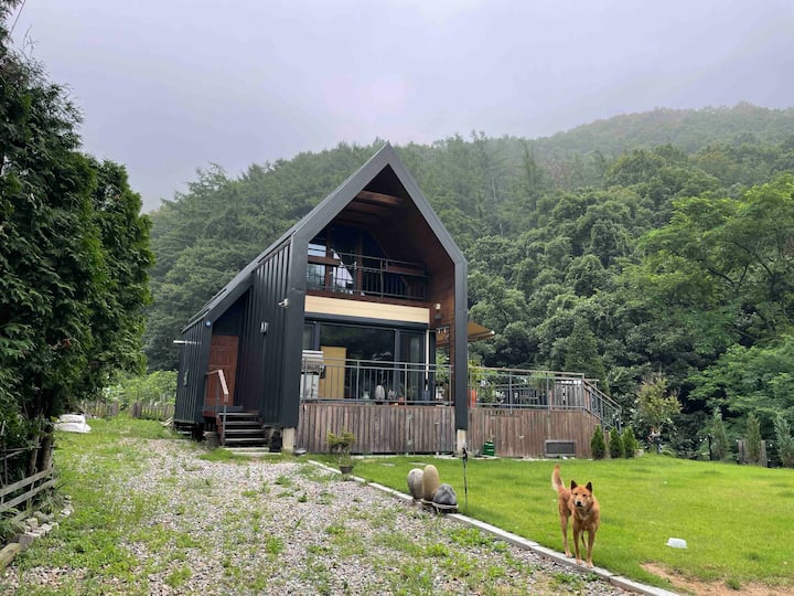 [Seagull House] 
Private house next to the valley 
6 minutes to Gonjiam and Hwadam Forest