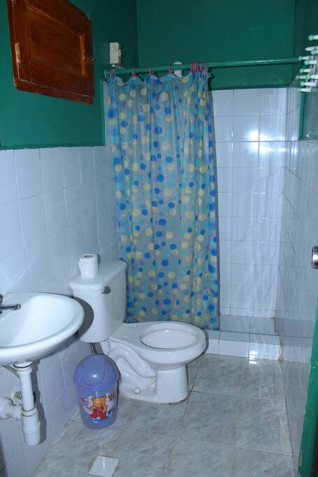 baño habitacion familiar