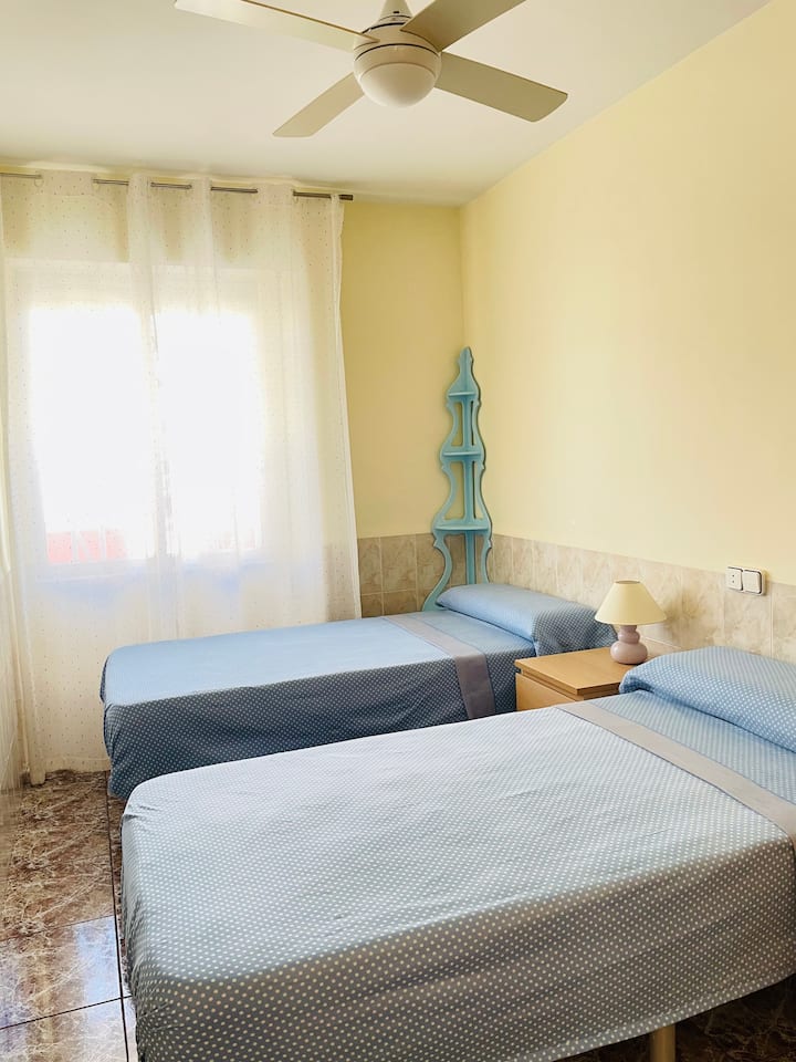 1. ห้องนอน 2 เตียงคู่ 