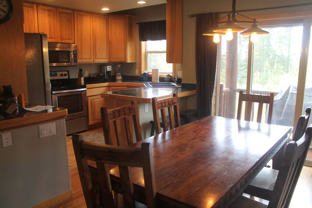 Dining room table, seats 6 plus two bar stools
