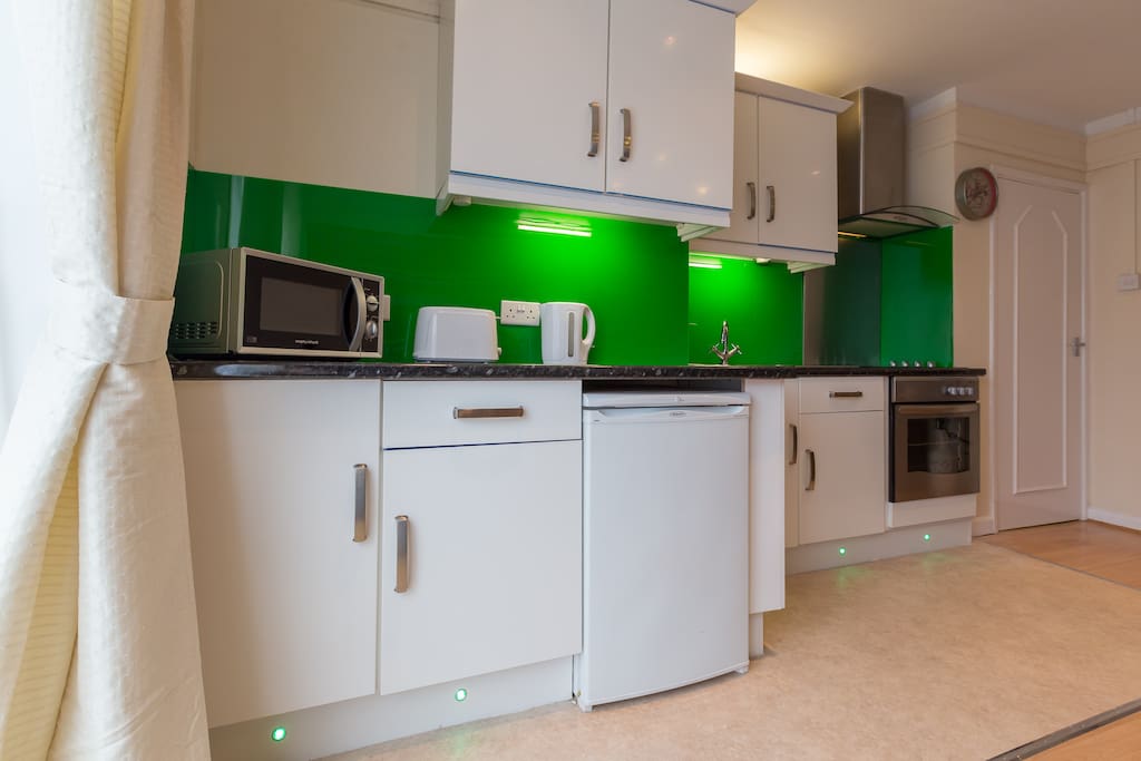 Updated bright colourful kitchen with base lighting