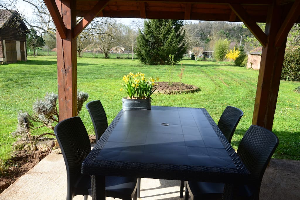 La terrasse et l'arrivée à la maison