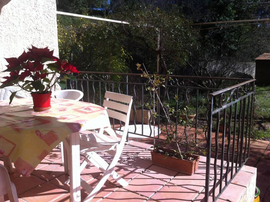 Terrasse au soleil pour des repal