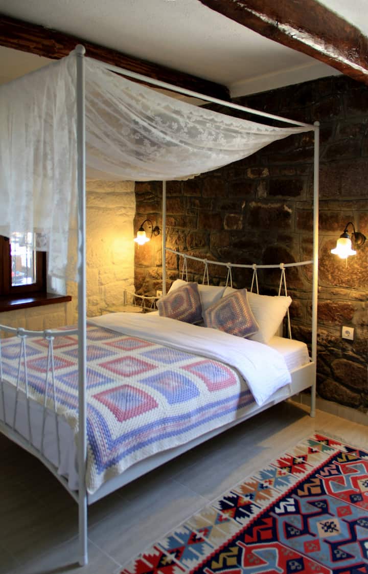 Lavanta - Lavender Room
1 Double bed & 1 extra single bed