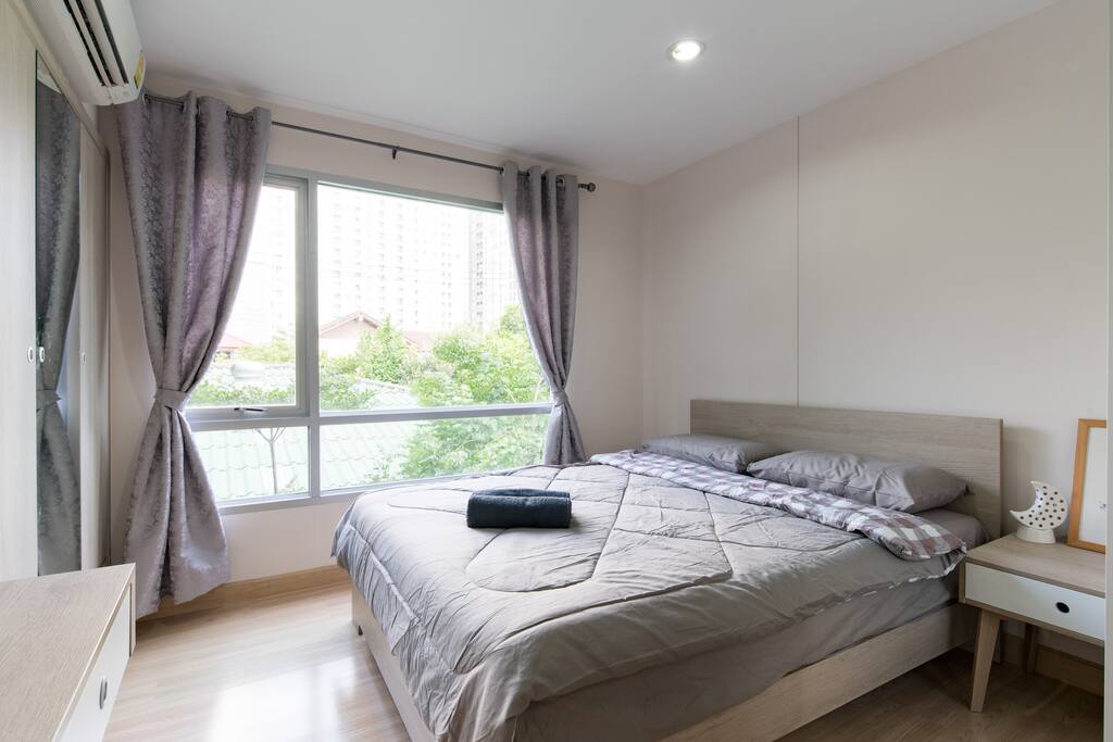 Bedroom with double bed