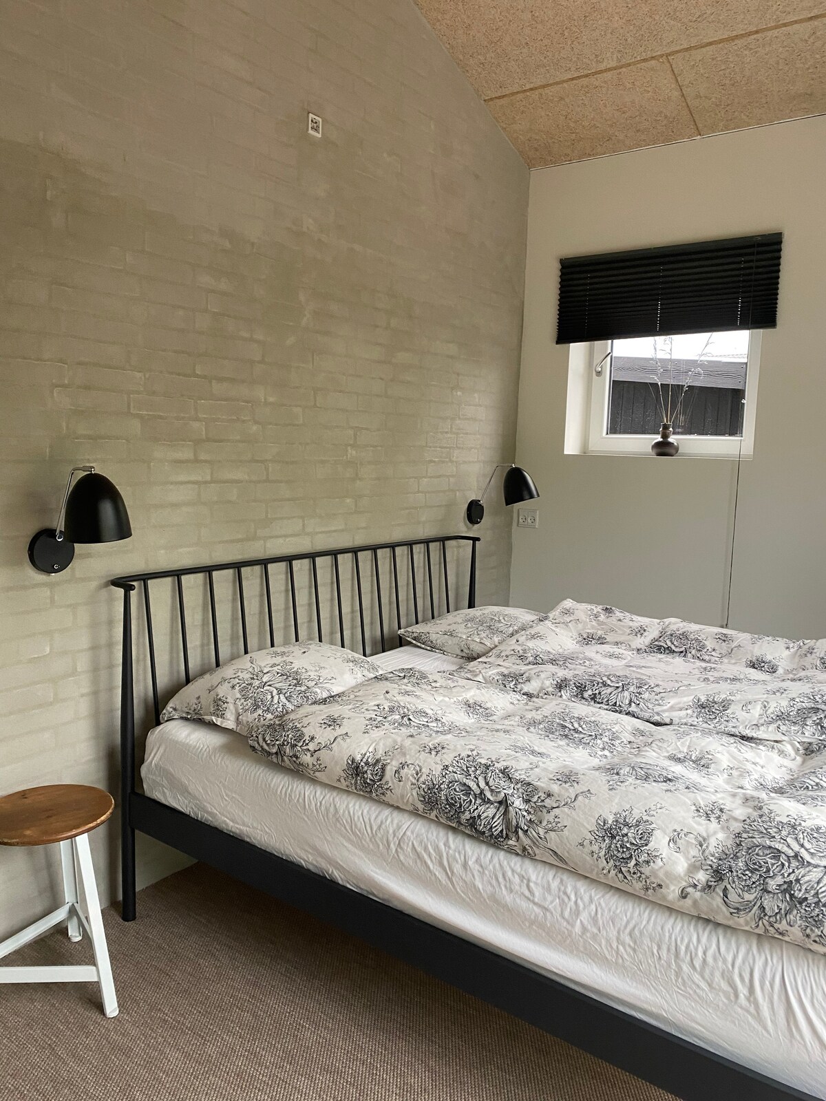 חדר שינה ראשי עם מקום ללול או ללול. ואז יש בסך הכל 9 מקומות שינה.