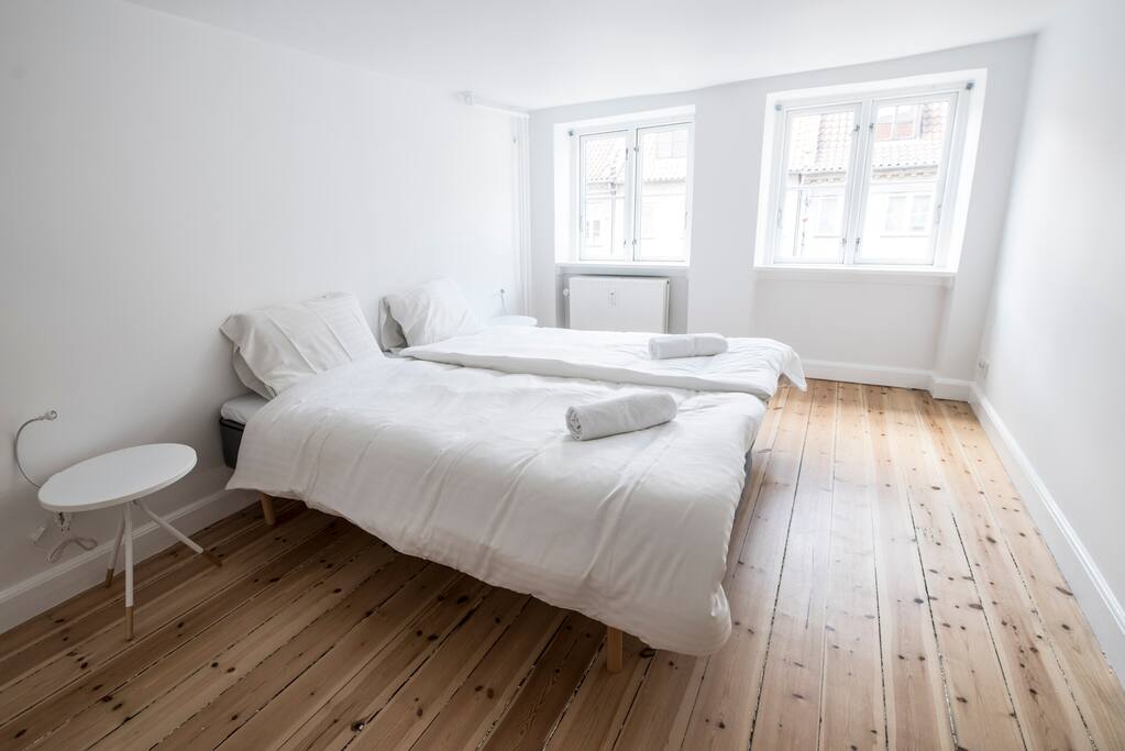 King size bed that can be separated to 2 singles