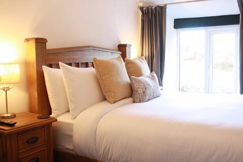 The Black Dog Inn - Room #2