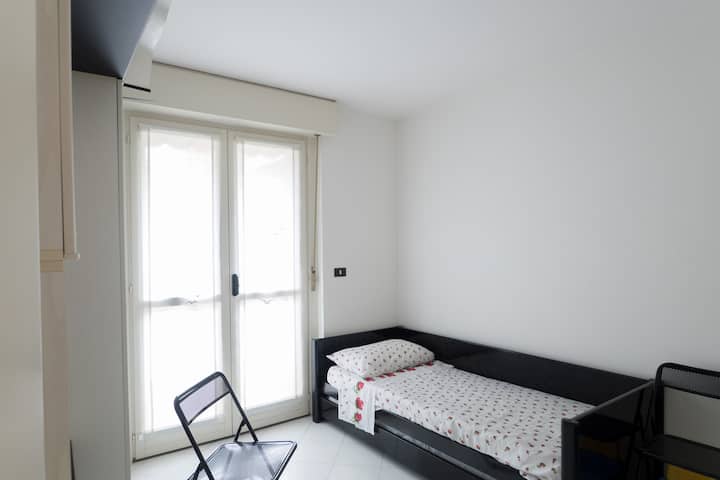 ห้องนอนพร้อม 3 ห้องนอนและระเบียง