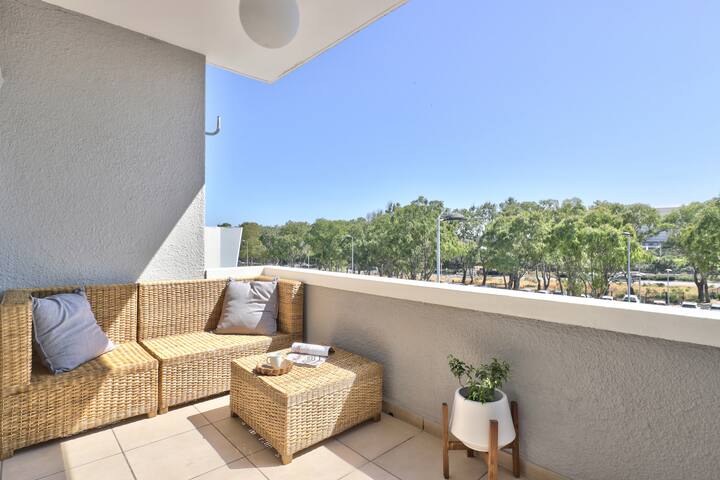 Sunny, Central & Spacious, Green Point Apartment gallery image 4
